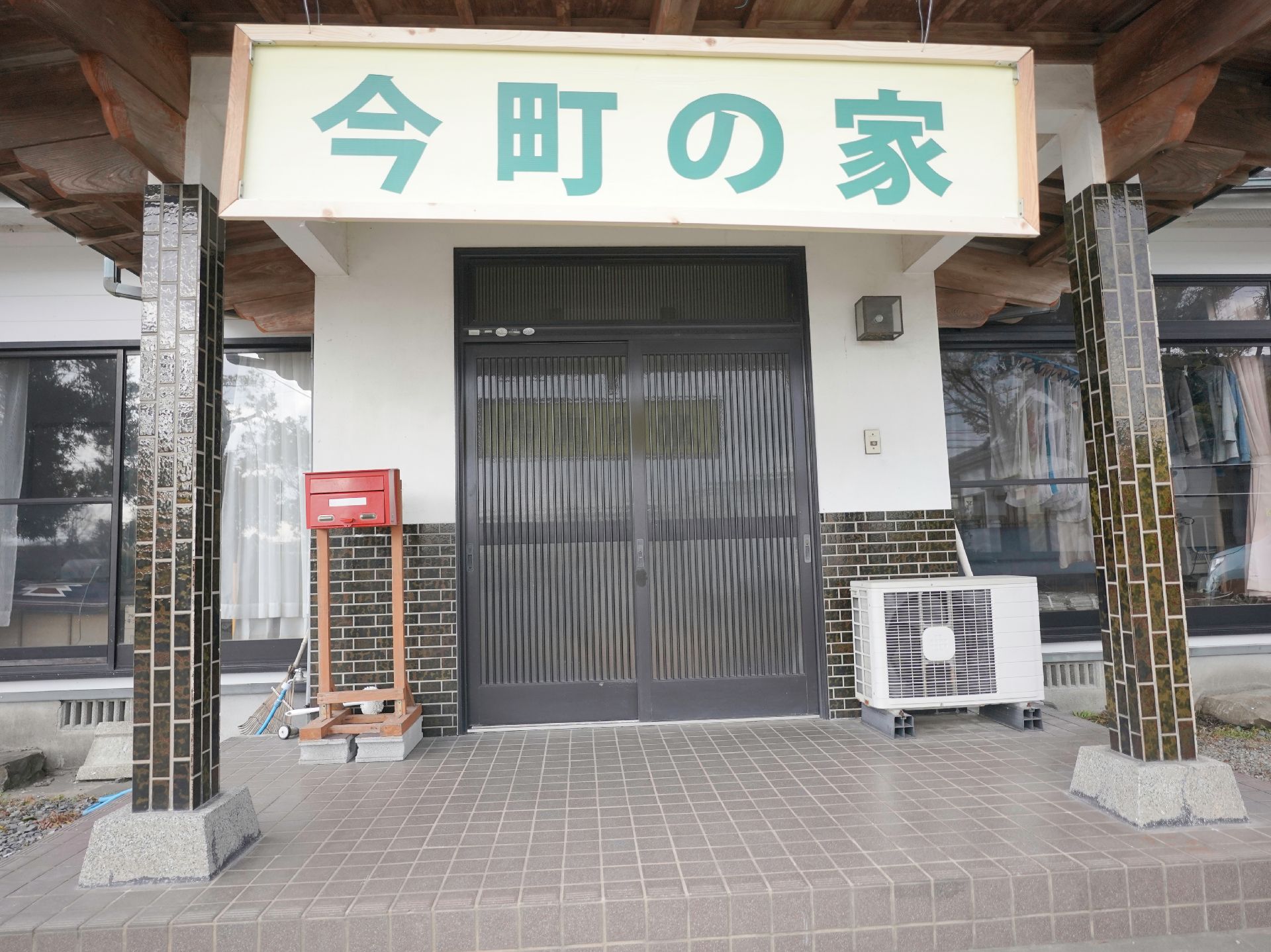 スライド式扉の玄関