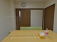 明るく清潔な介護施設の部屋