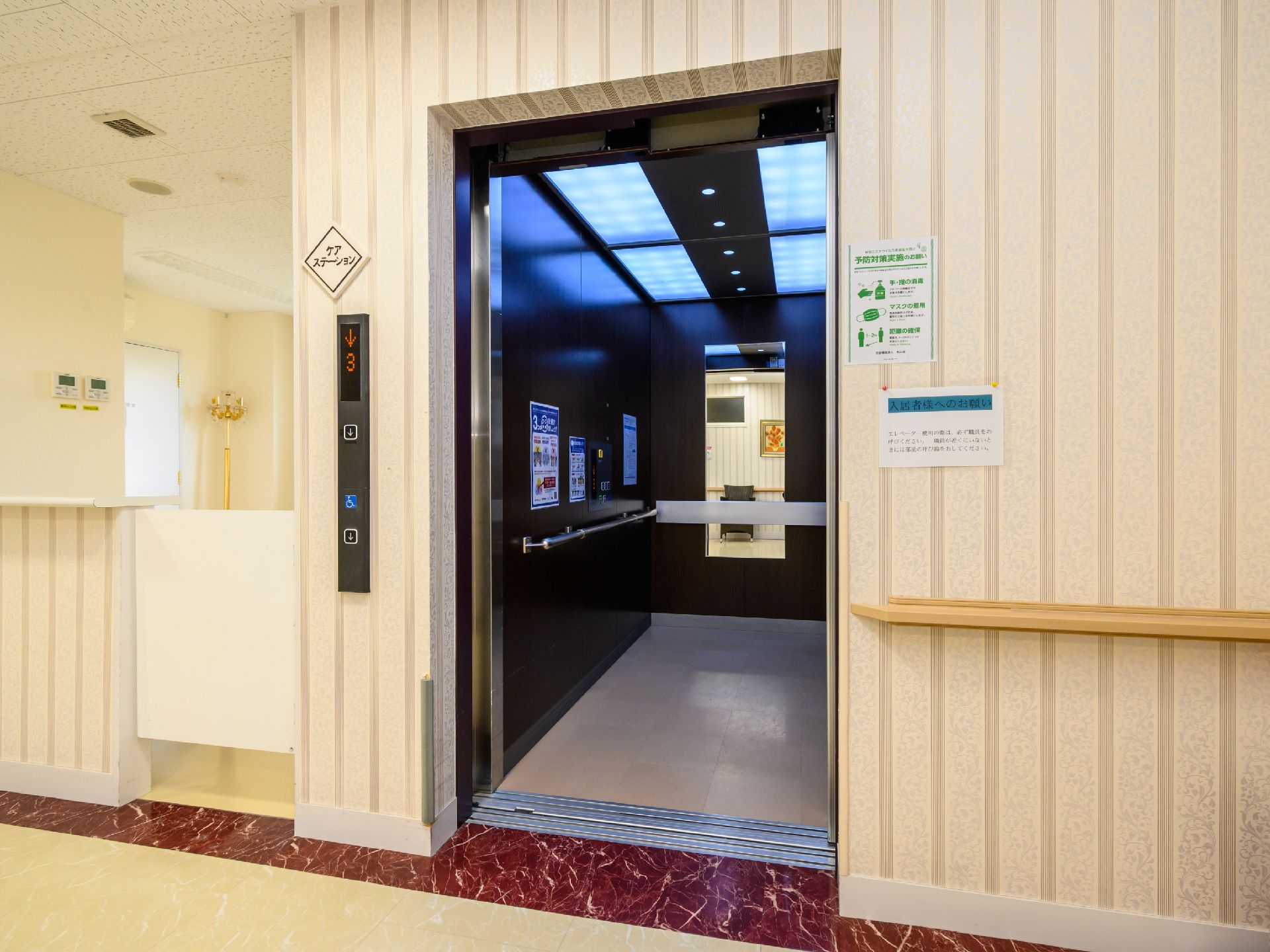 館内エレベーター