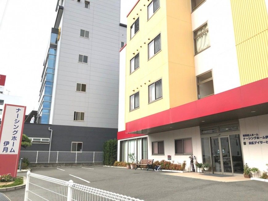 多階層の建物正面