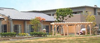 ゆったりとした庭園の施設