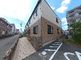 ゆったりとした外観の建物