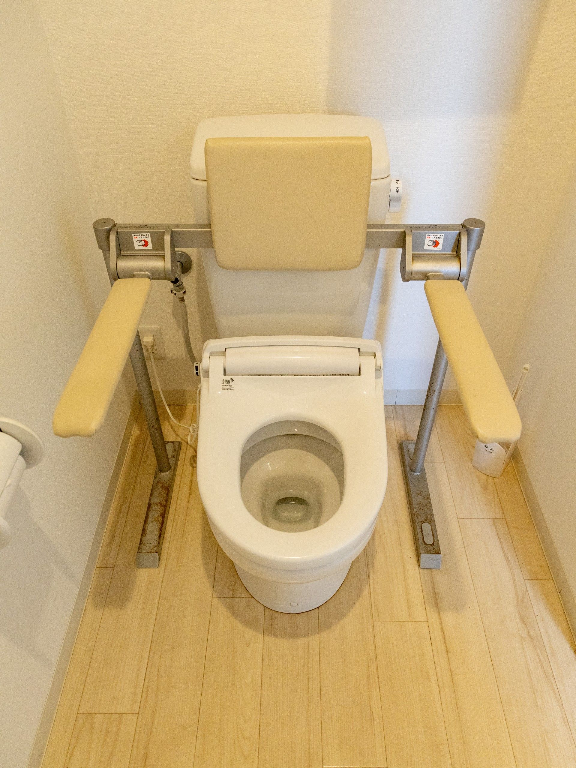 手すり付きトイレ設備