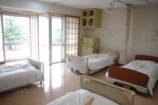 明るい居室の様子