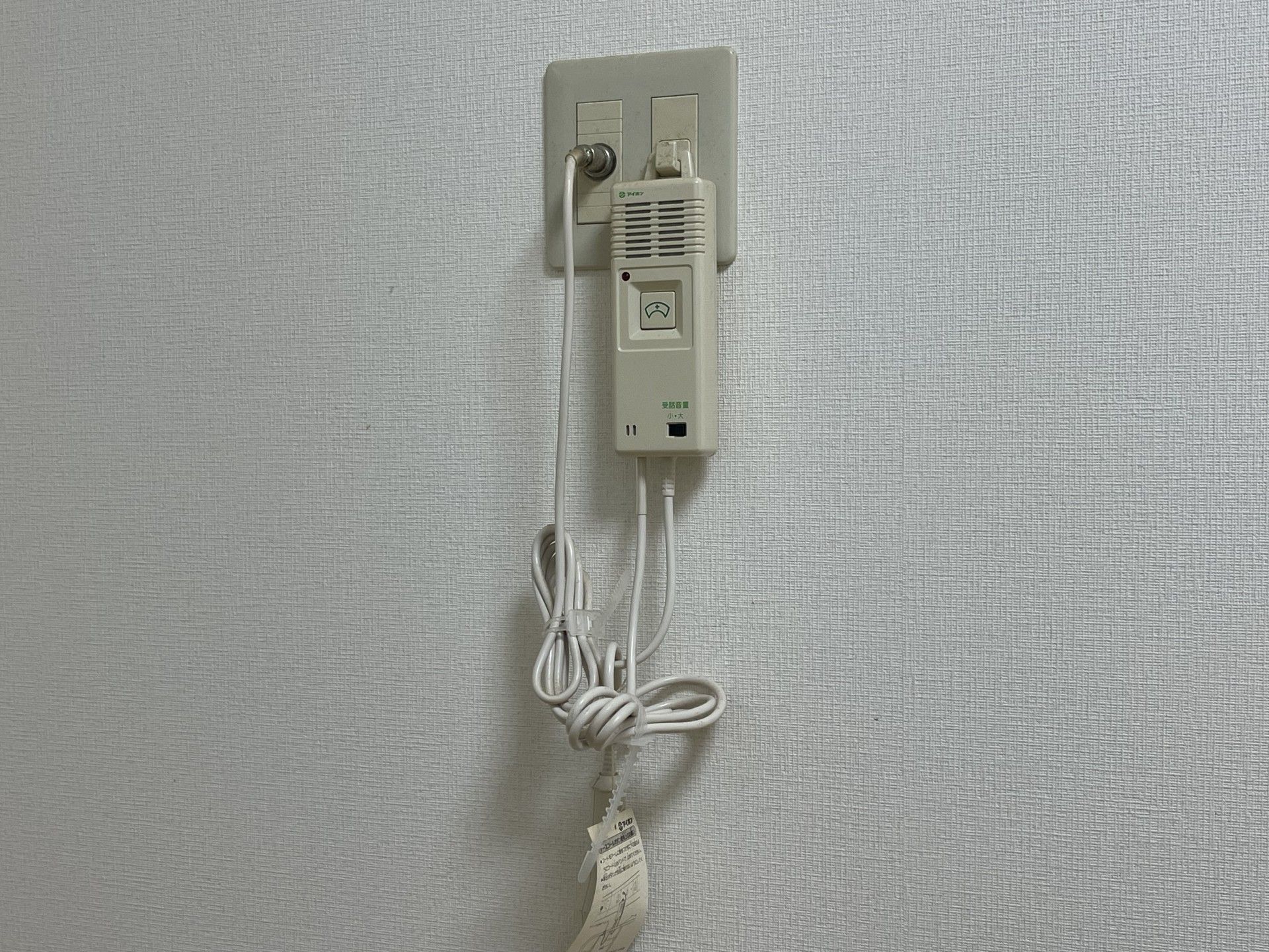 壁の通信機器