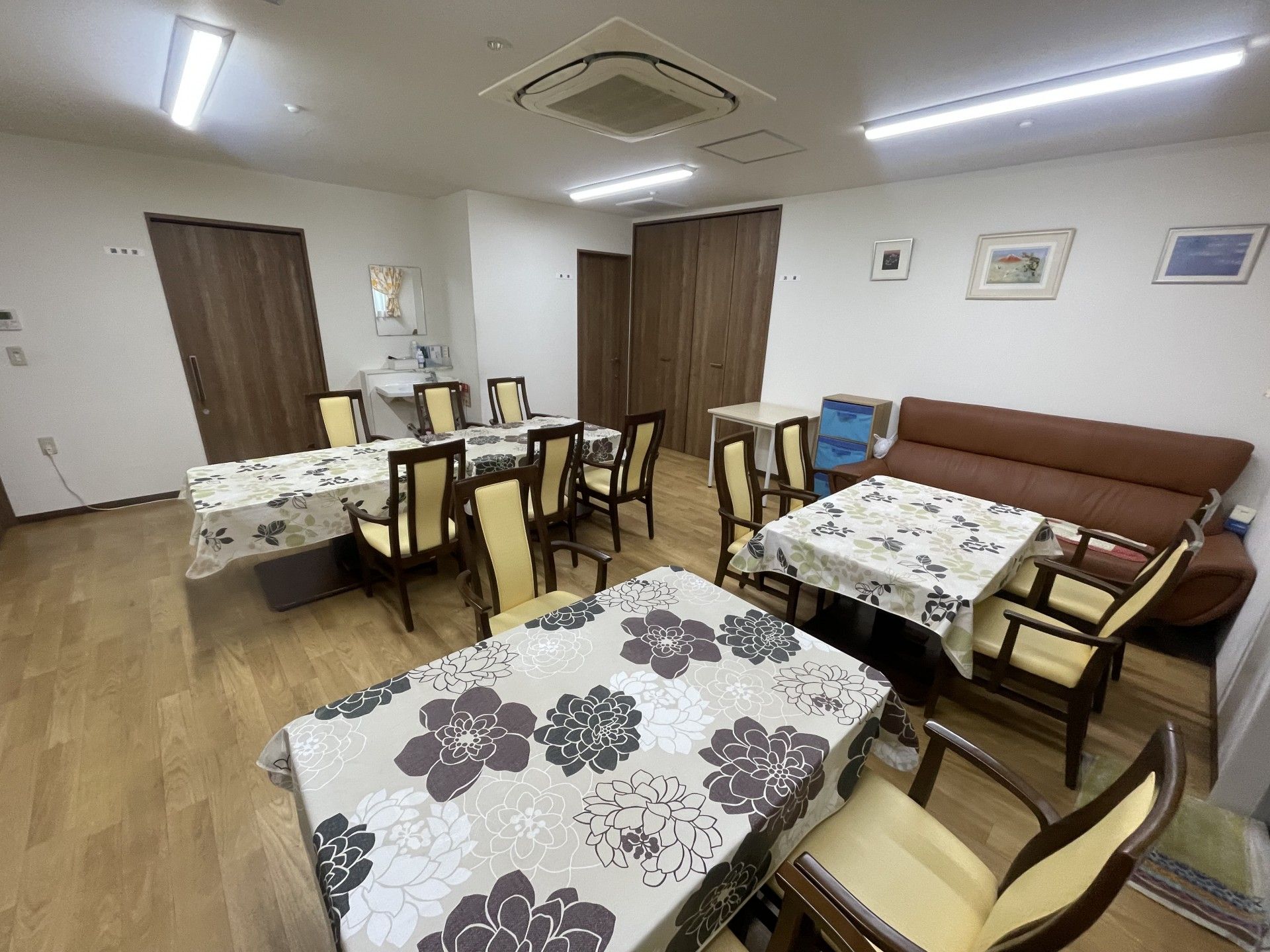 落ち着いた雰囲気の部屋