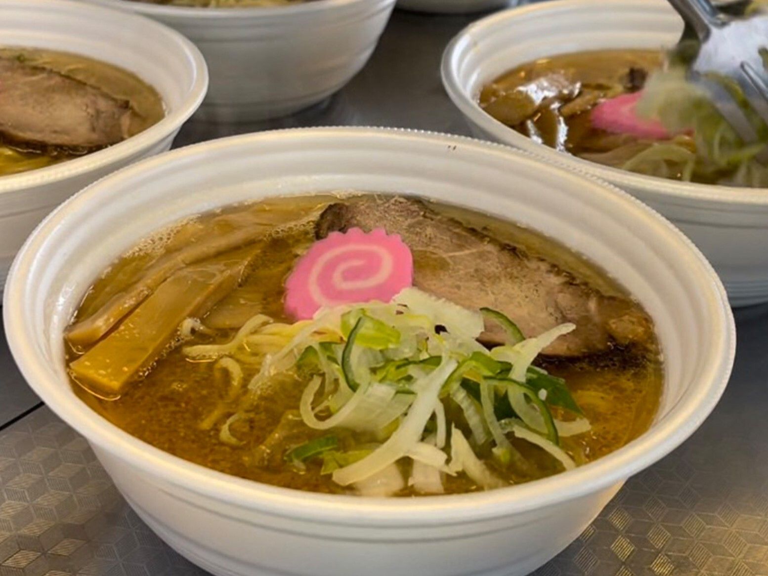 なるとやチャーシューがのったラーメン