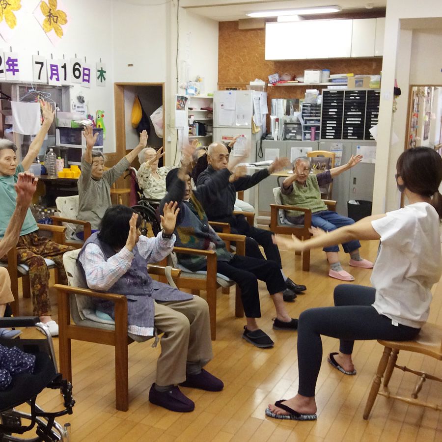 体操を楽しむ皆さんの様子