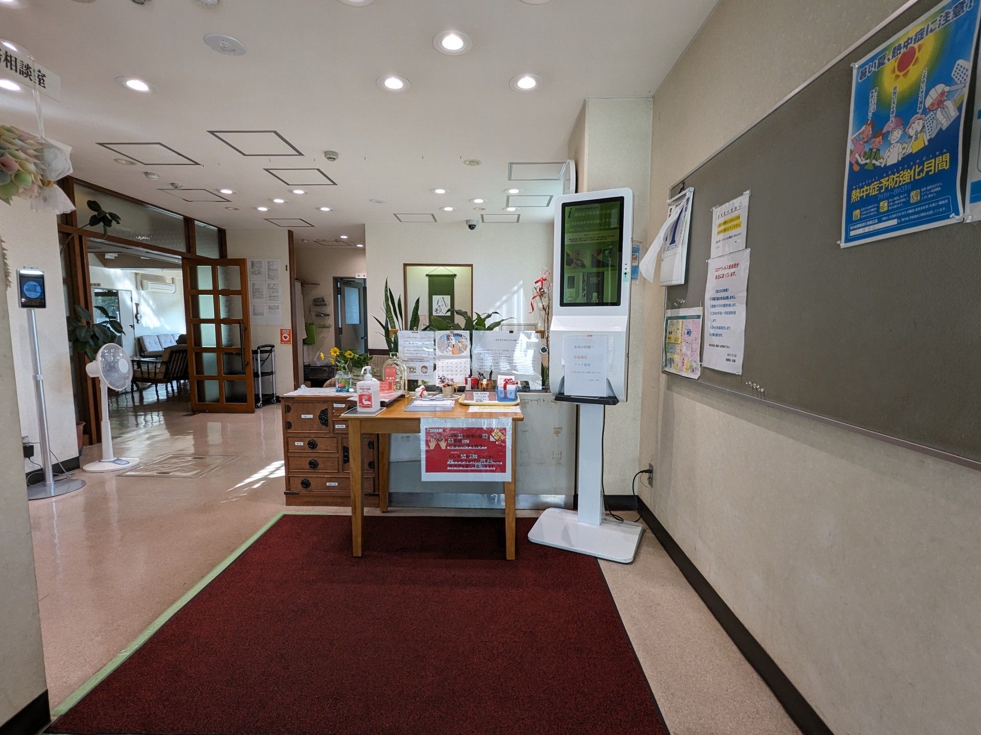 掲示板があるエントランス