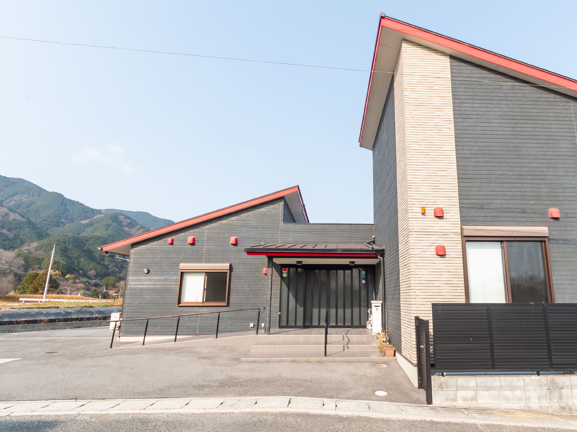 平屋建ての住宅型有料老人ホームの外観
