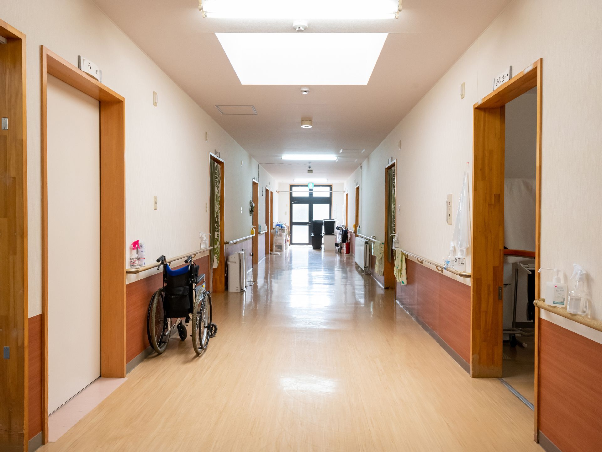 手すりのある廊下