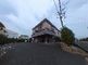 広々した施設の外観