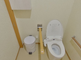 介護施設の明るいトイレの様子