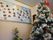 クリスマスツリーを飾り季節感を大切にしている。入居者様や来訪者様にわかりやすいように職員の顔写真を貼っている。