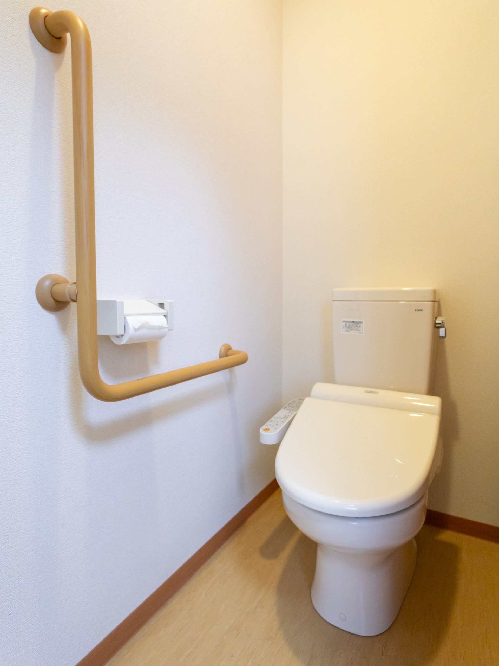 手すり付きのトイレ