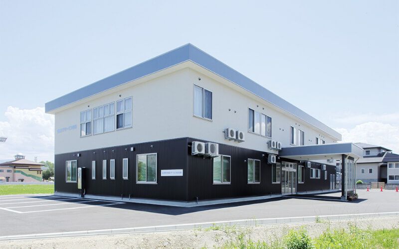 清潔感のある建物正面