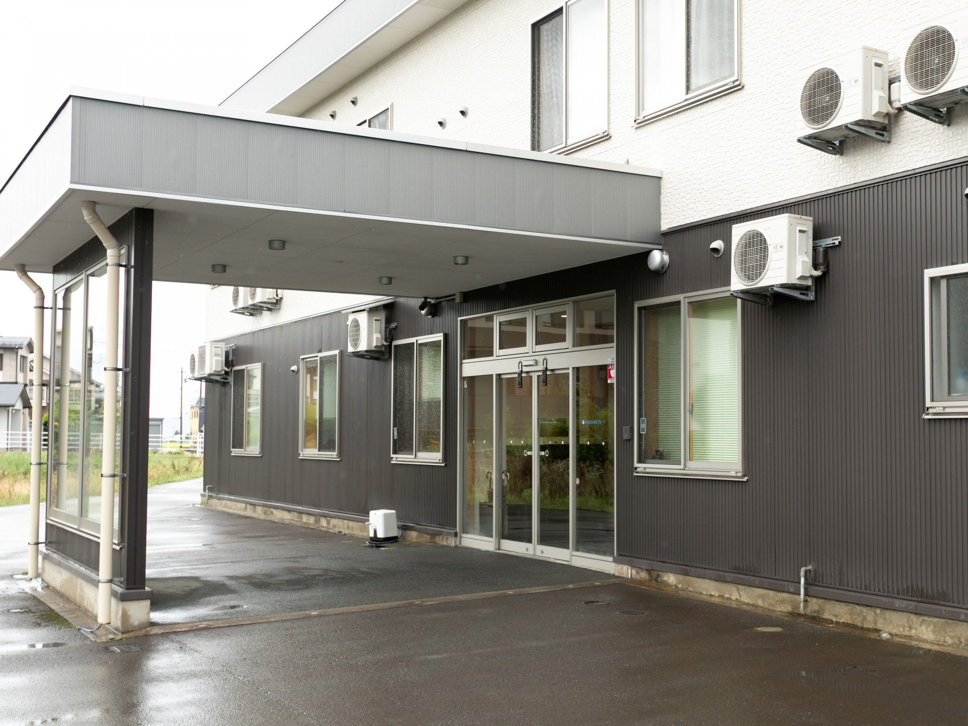 エントランスの外観