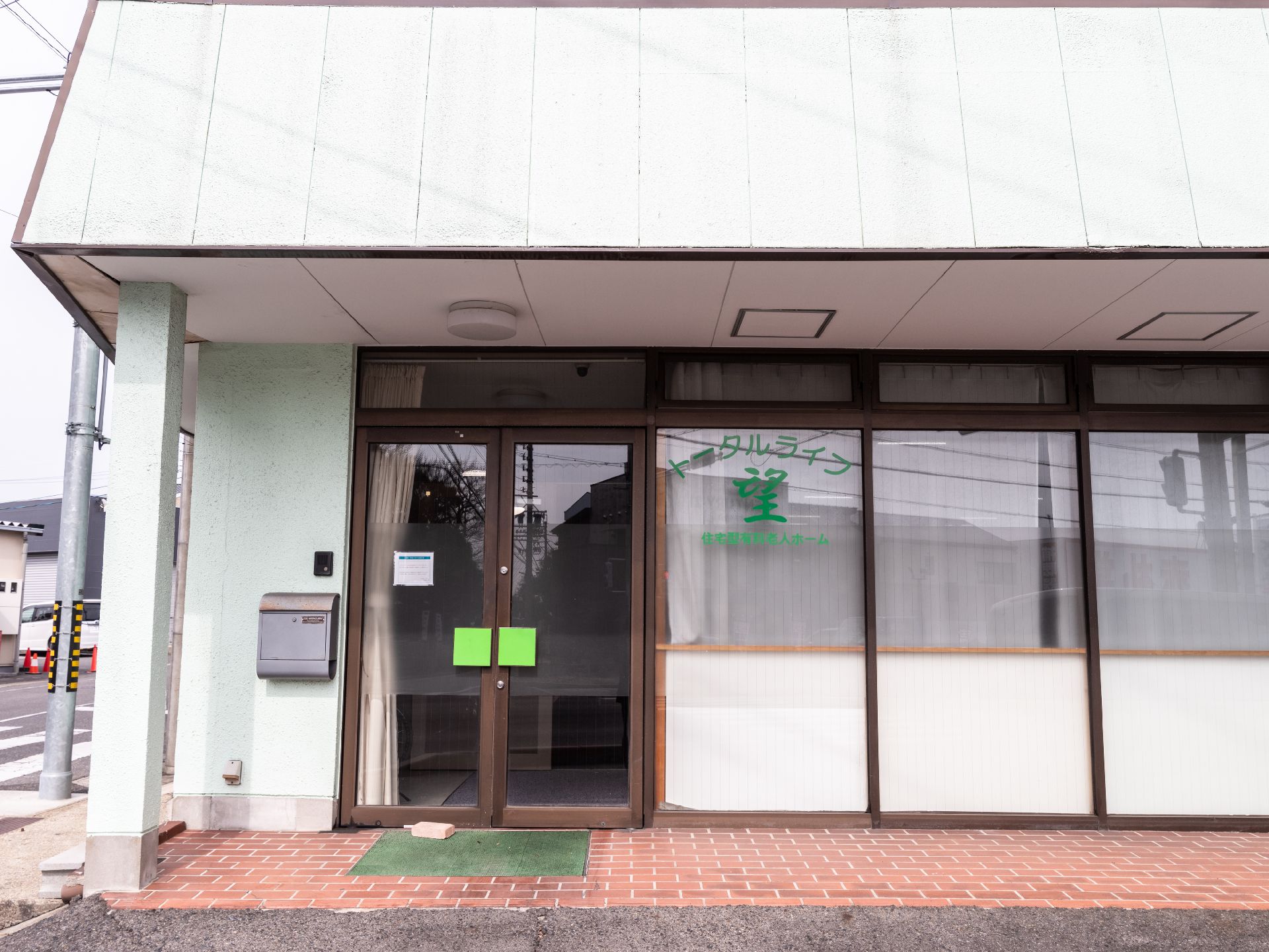 段差がなく、車椅子でも進みやすい玄関