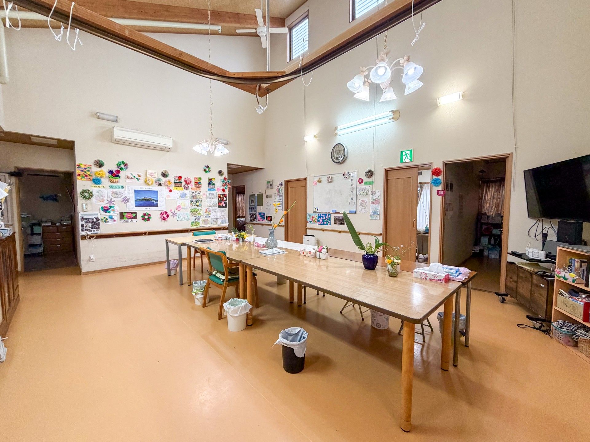 手作り作品が飾られた部屋