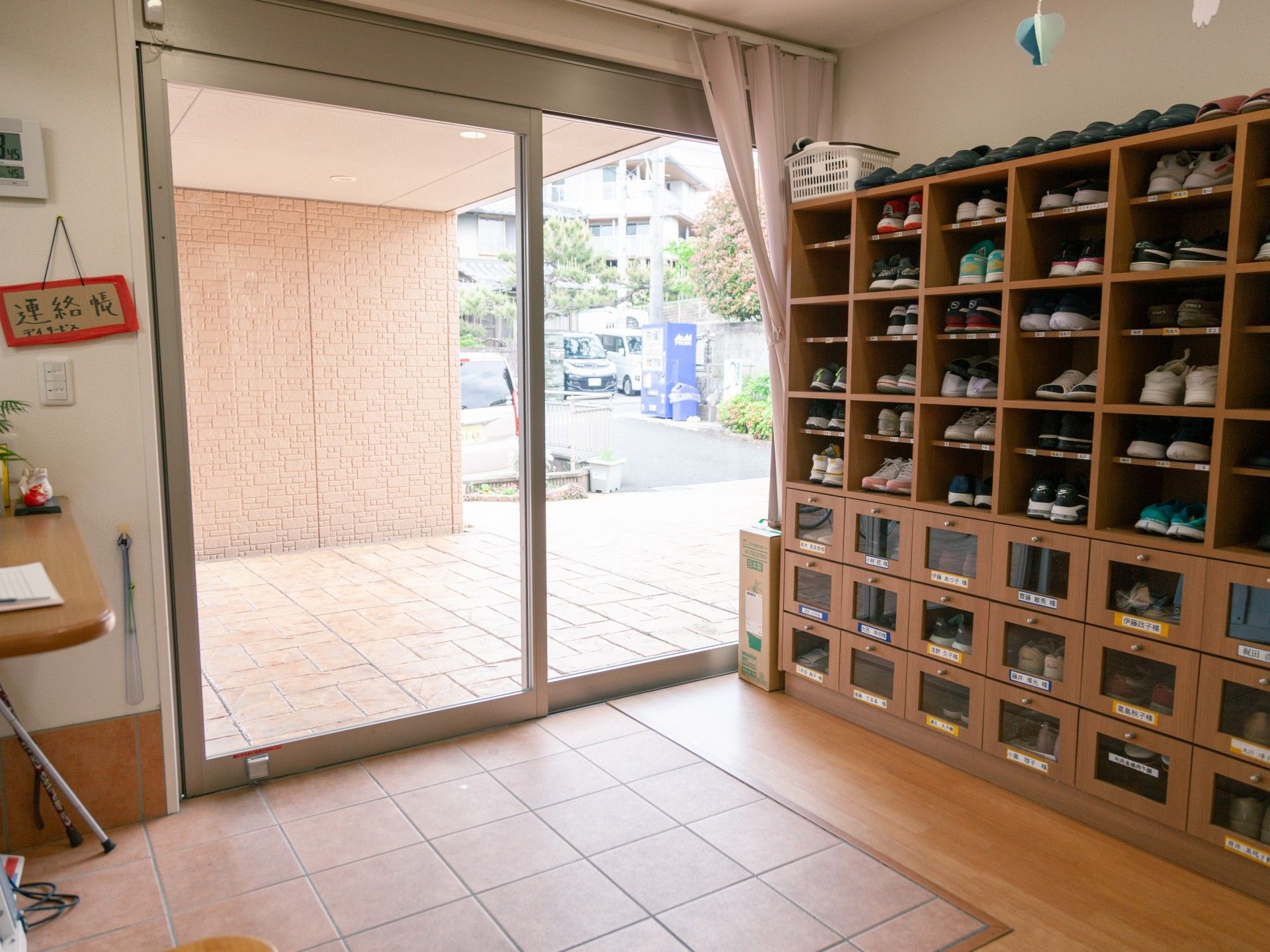 明るいエントランスホール