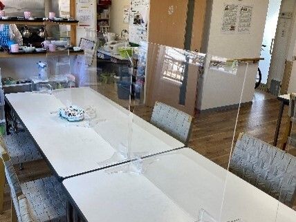 共用ダイニングテーブル
