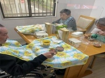 ゆったりした食事の様子