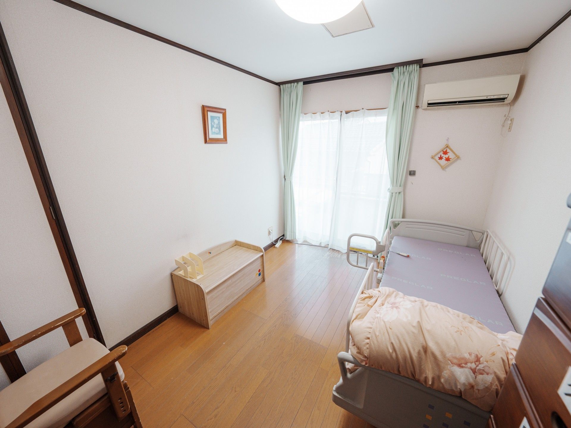 快適な個室の寝室