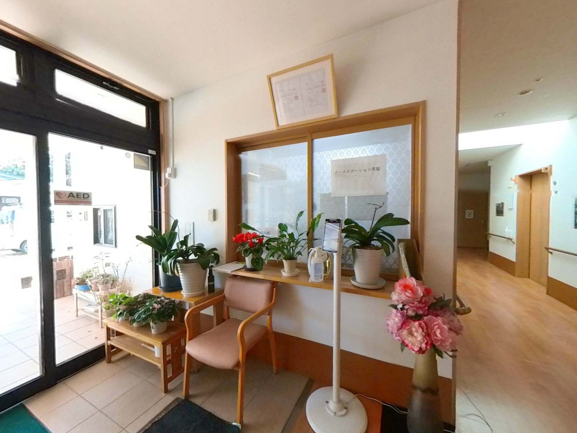 植物が飾られた受付