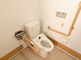 介護施設の明るいトイレの空間