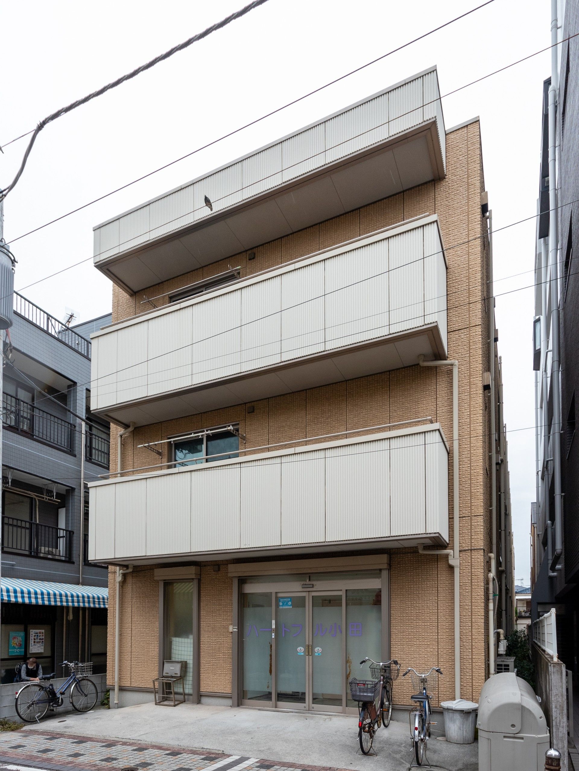 多目的に使える建物の外観