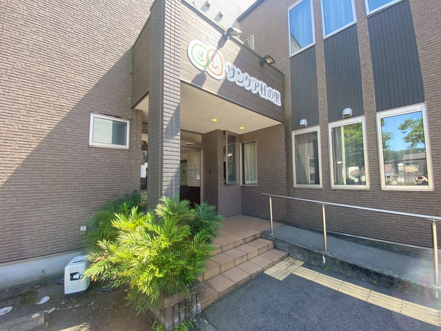 エントランスの外観