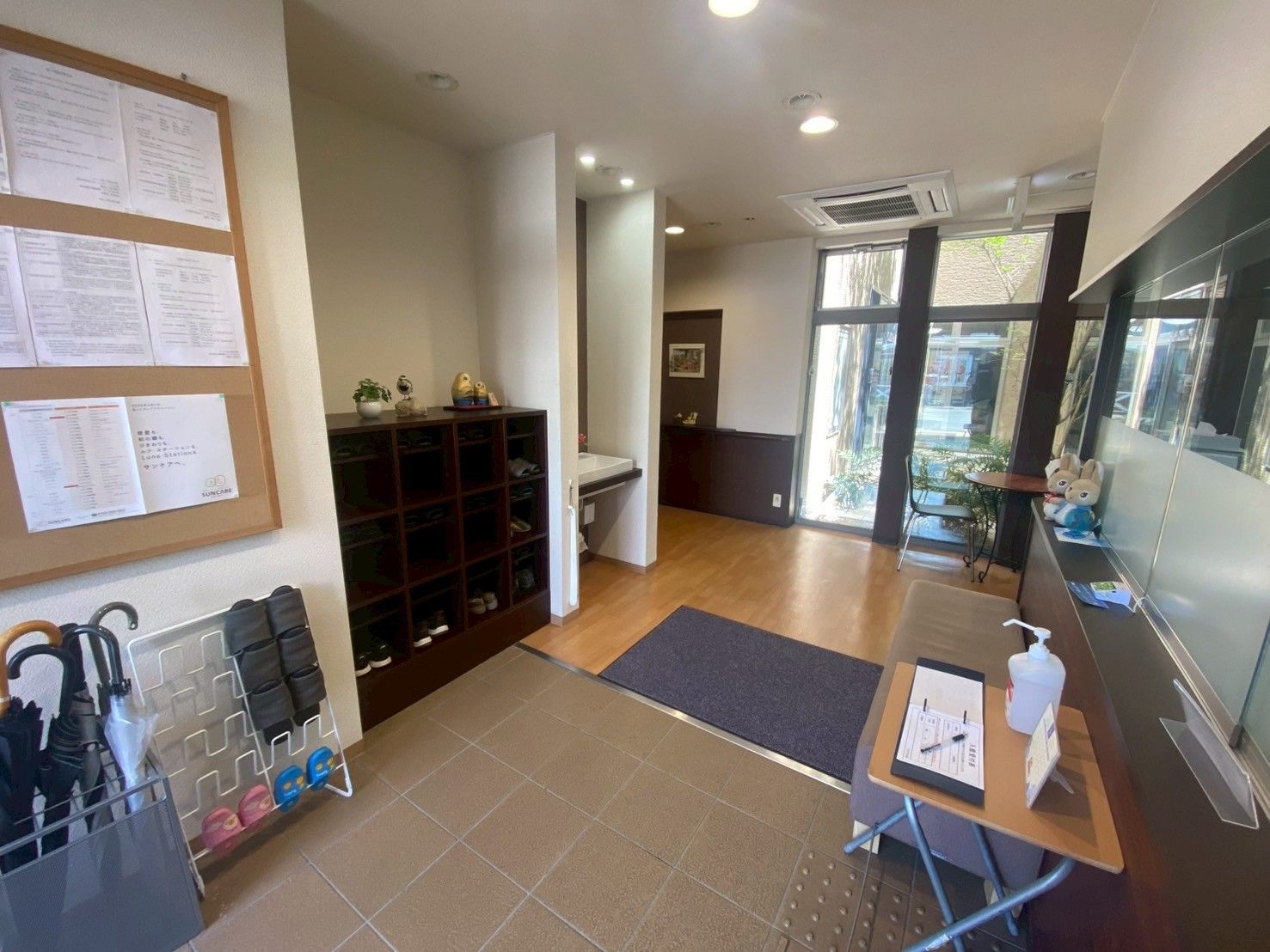 明るい玄関スペース