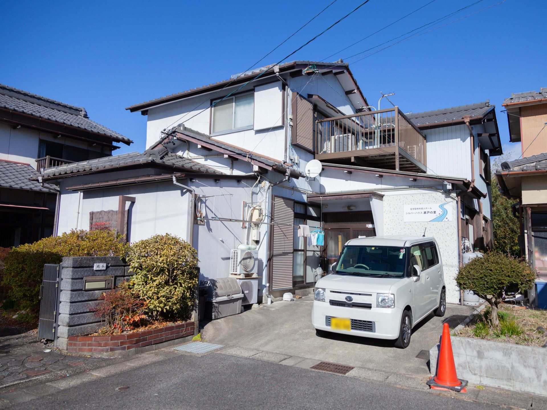 落ち着いた佇まいの外観