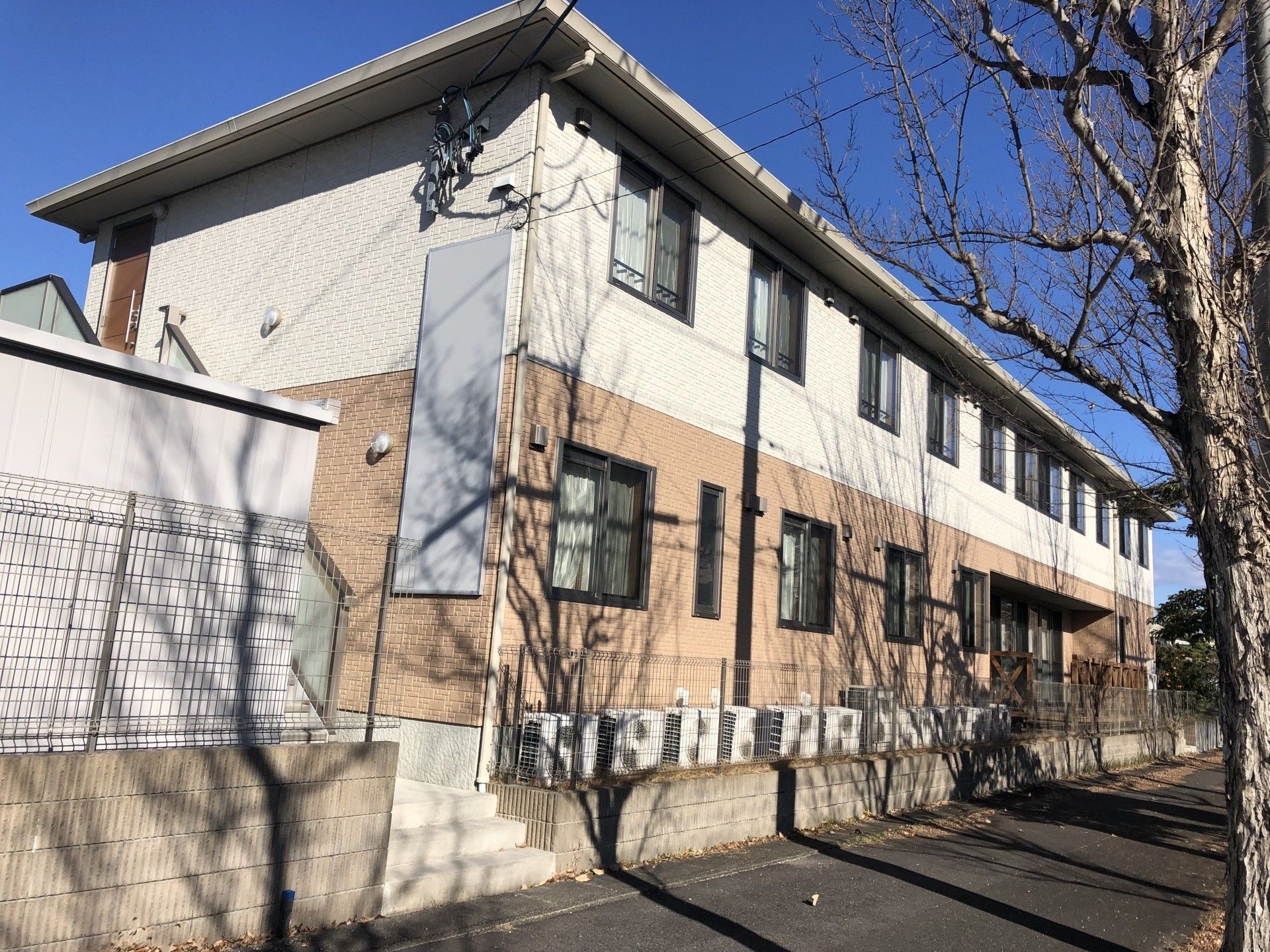 安心の二階建施設外観