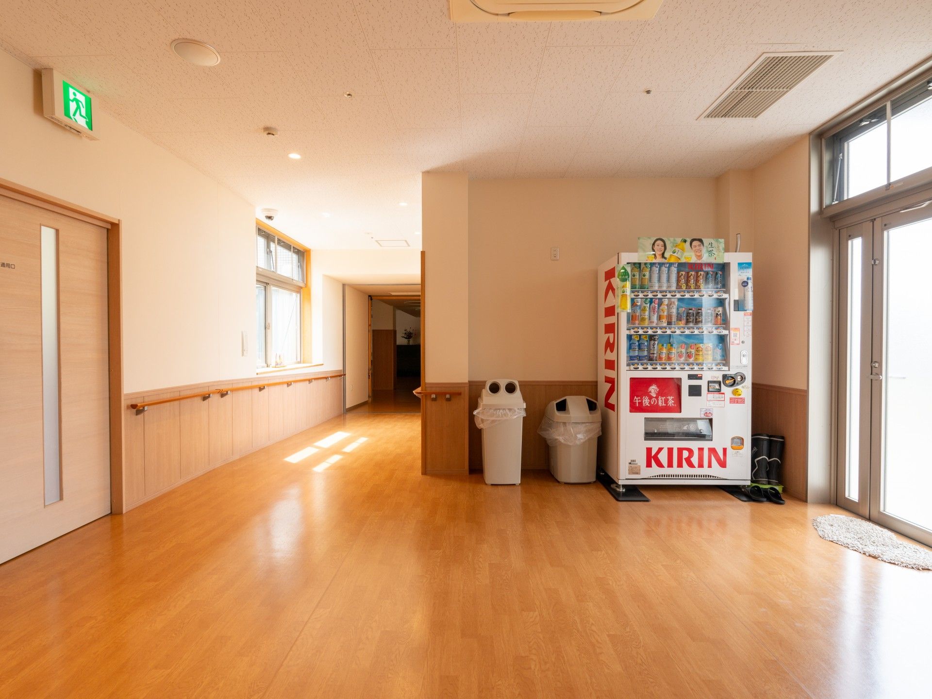 自動販売機のある廊下