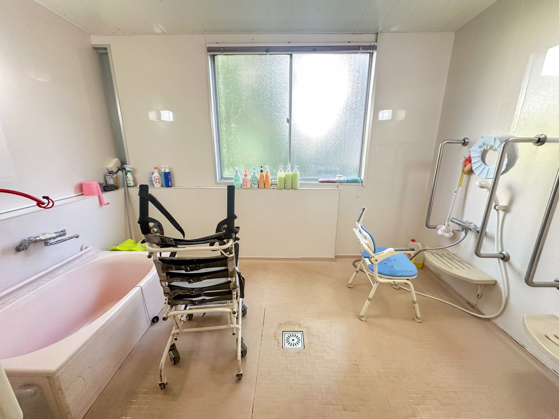 広々とした浴室