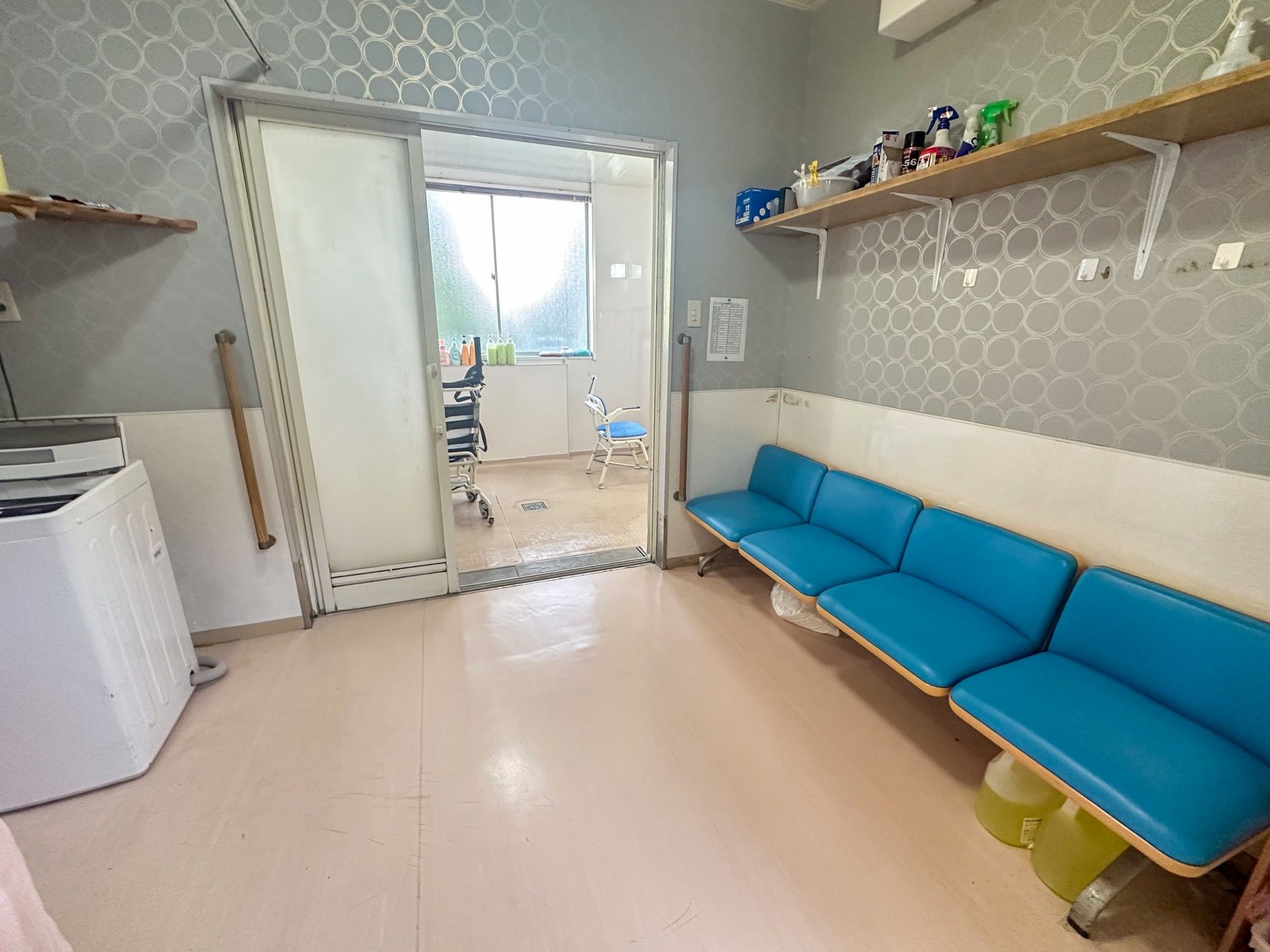 明るい待合スペース