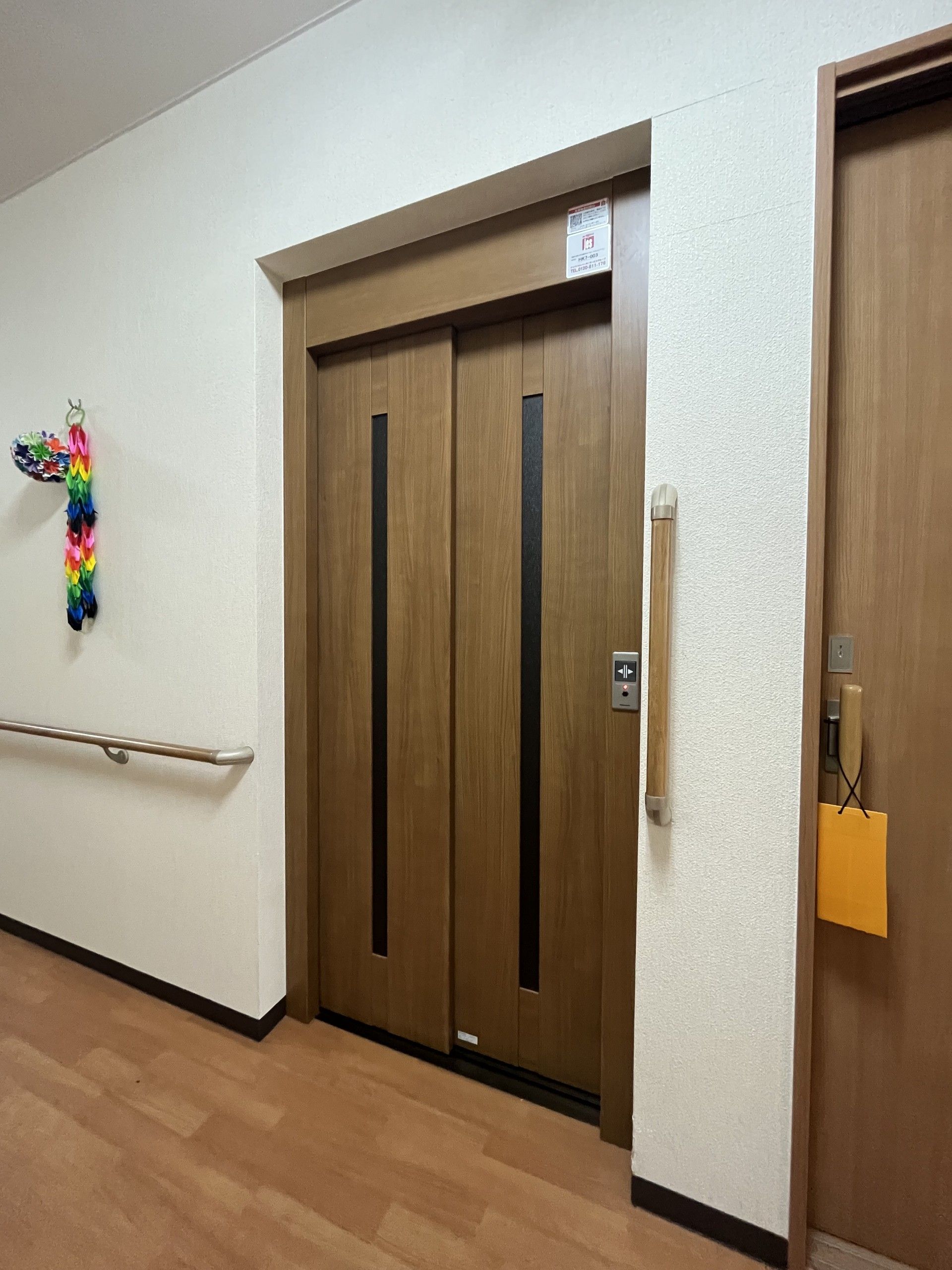 施設内のエレベーター
