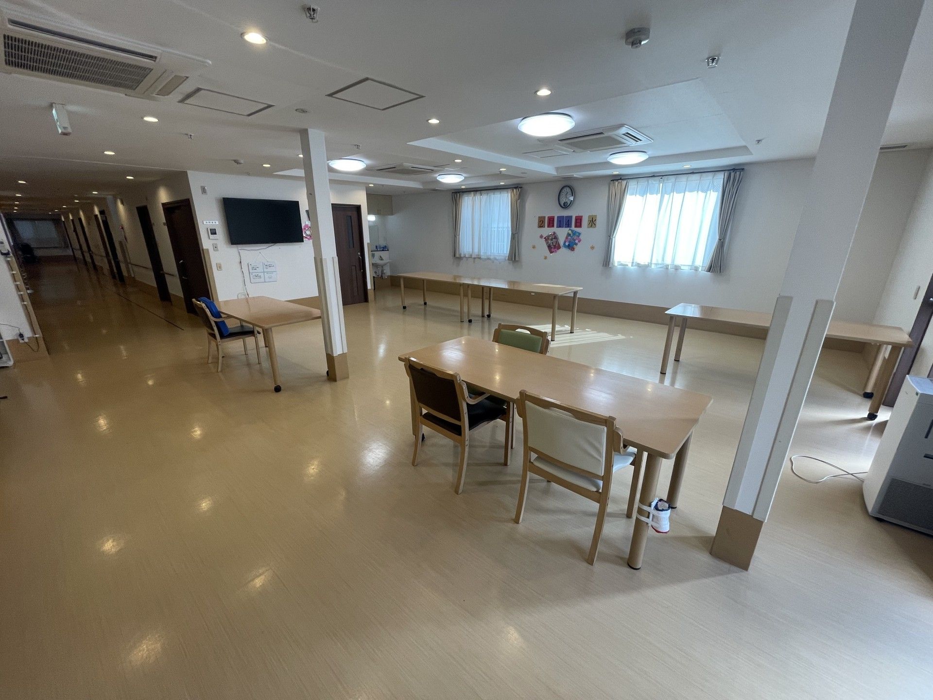 共用ダイニングの広々空間
