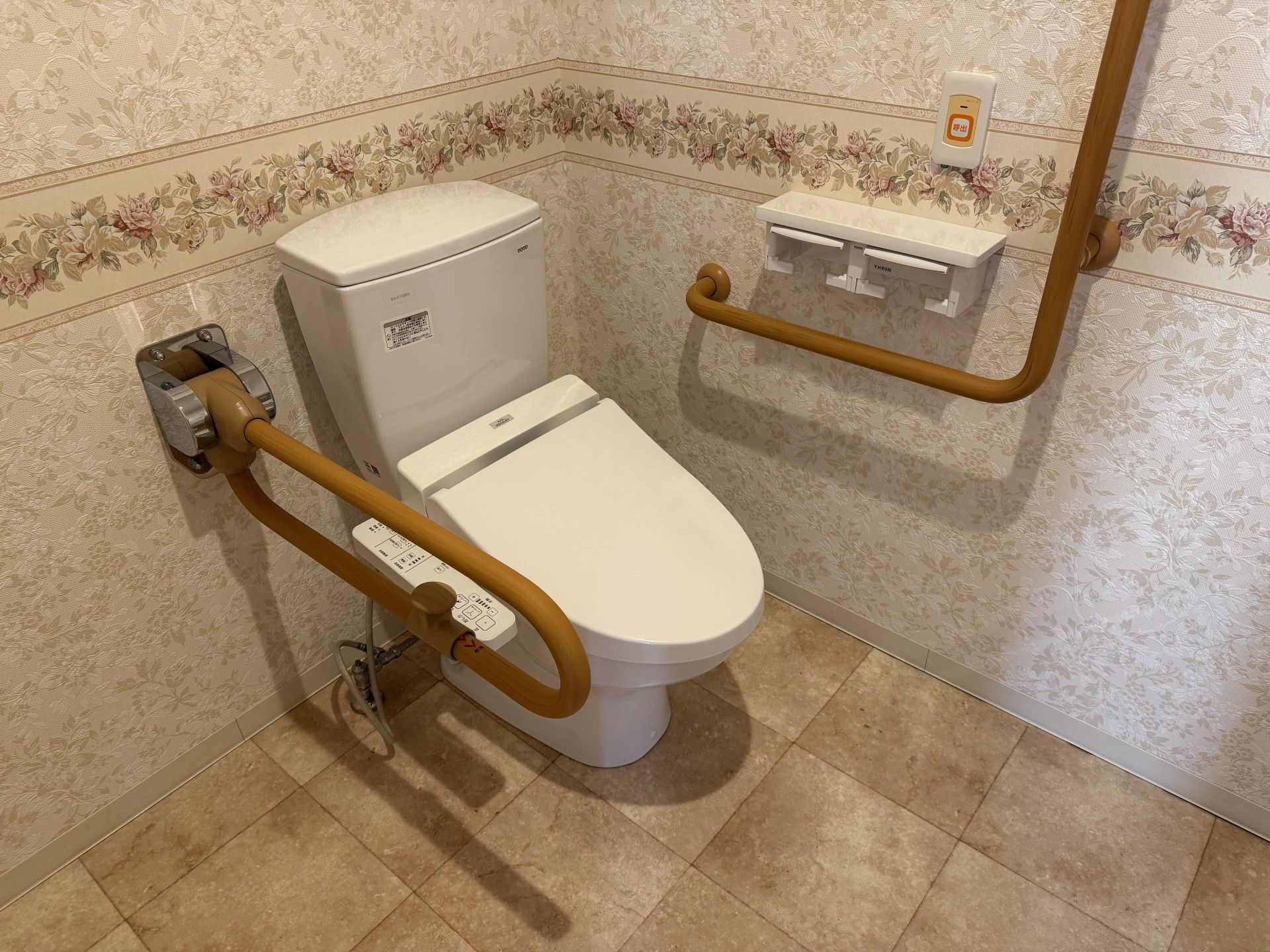 手すり付きのトイレ
