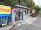 介護施設の入口と自動販売機