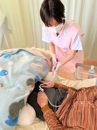 ケアスタッフと利用者の手当て