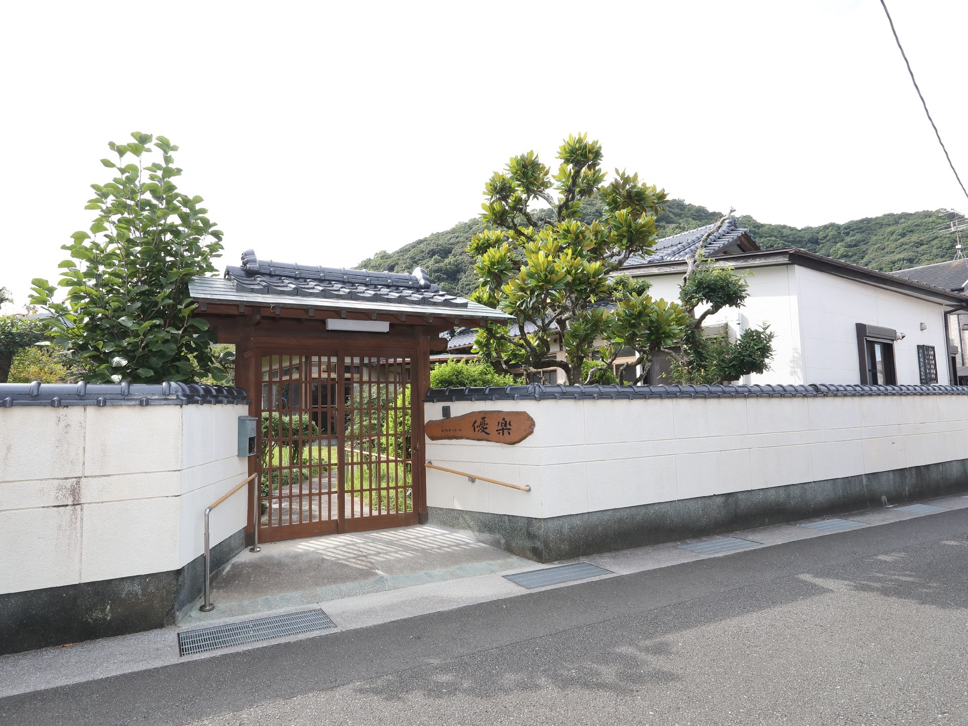 ２階建ての全部屋個室の施設