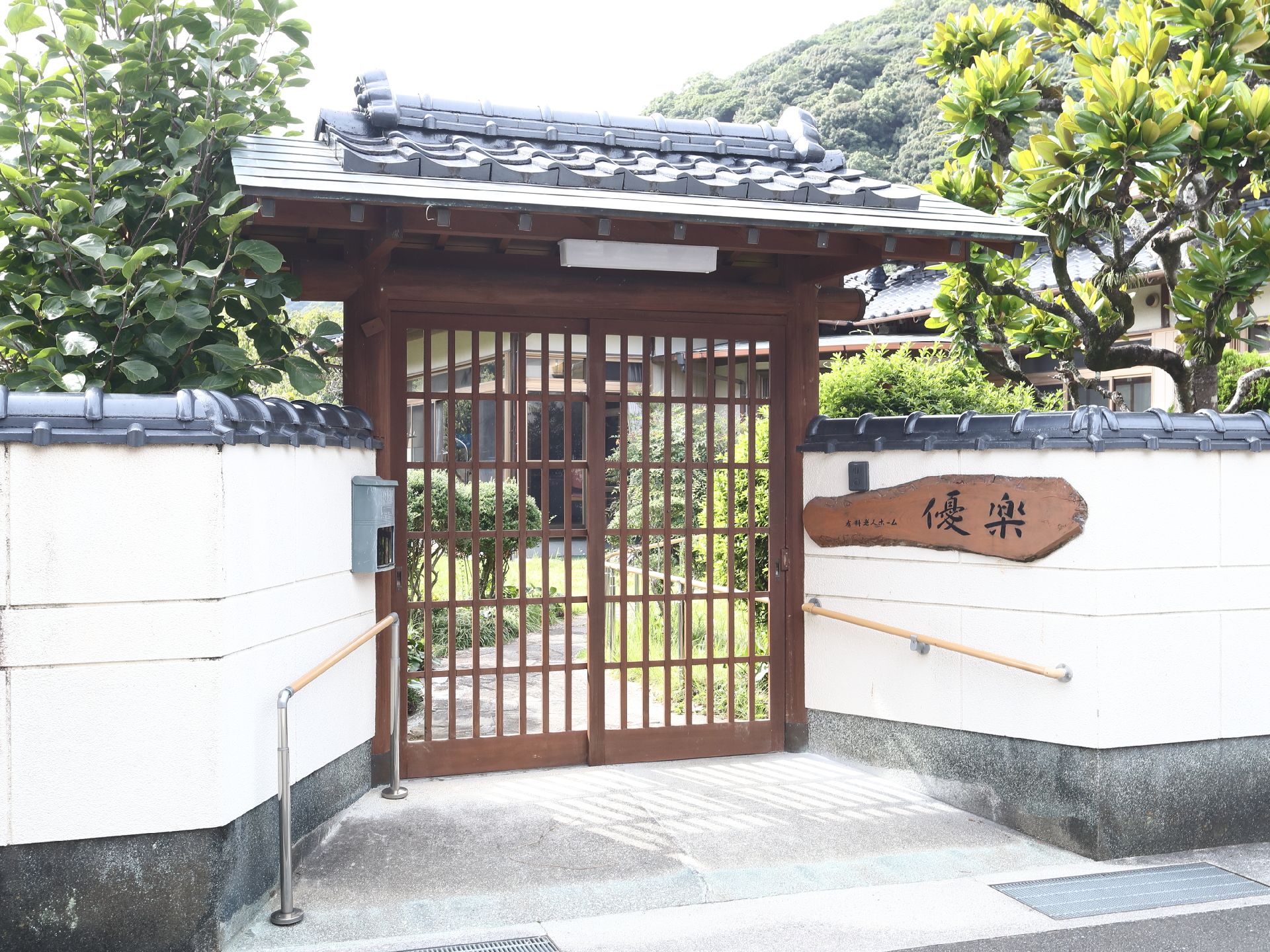 手すりを設置している玄関