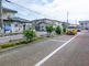白い建物の介護施設の外観