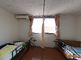 明るい二人部屋の居室