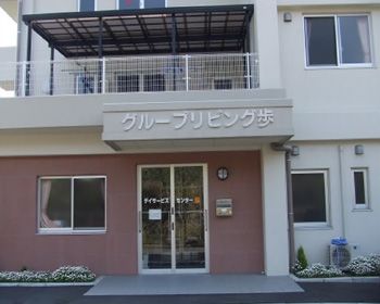 快適な外観の施設エントランス