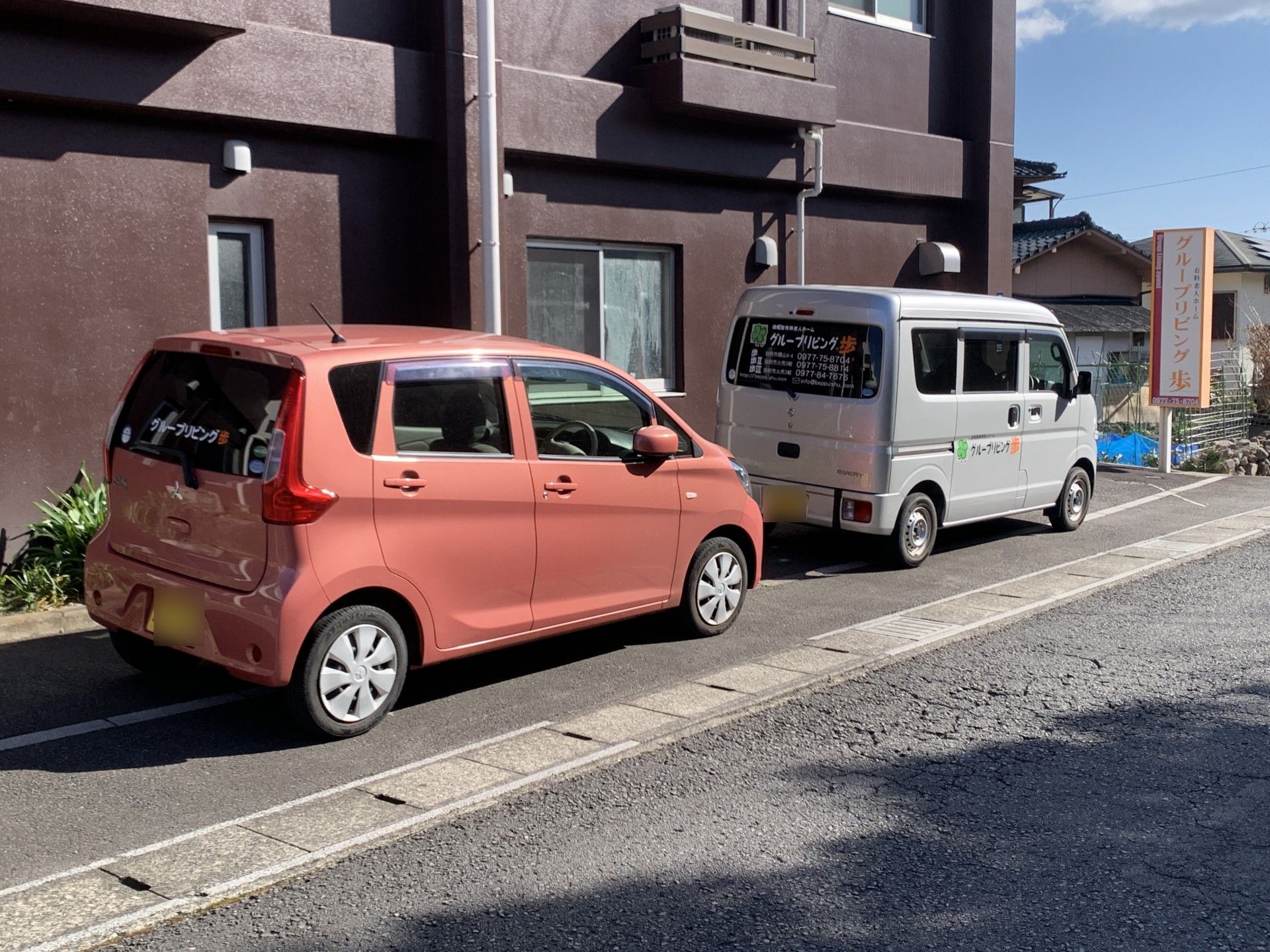 駐車場の車
