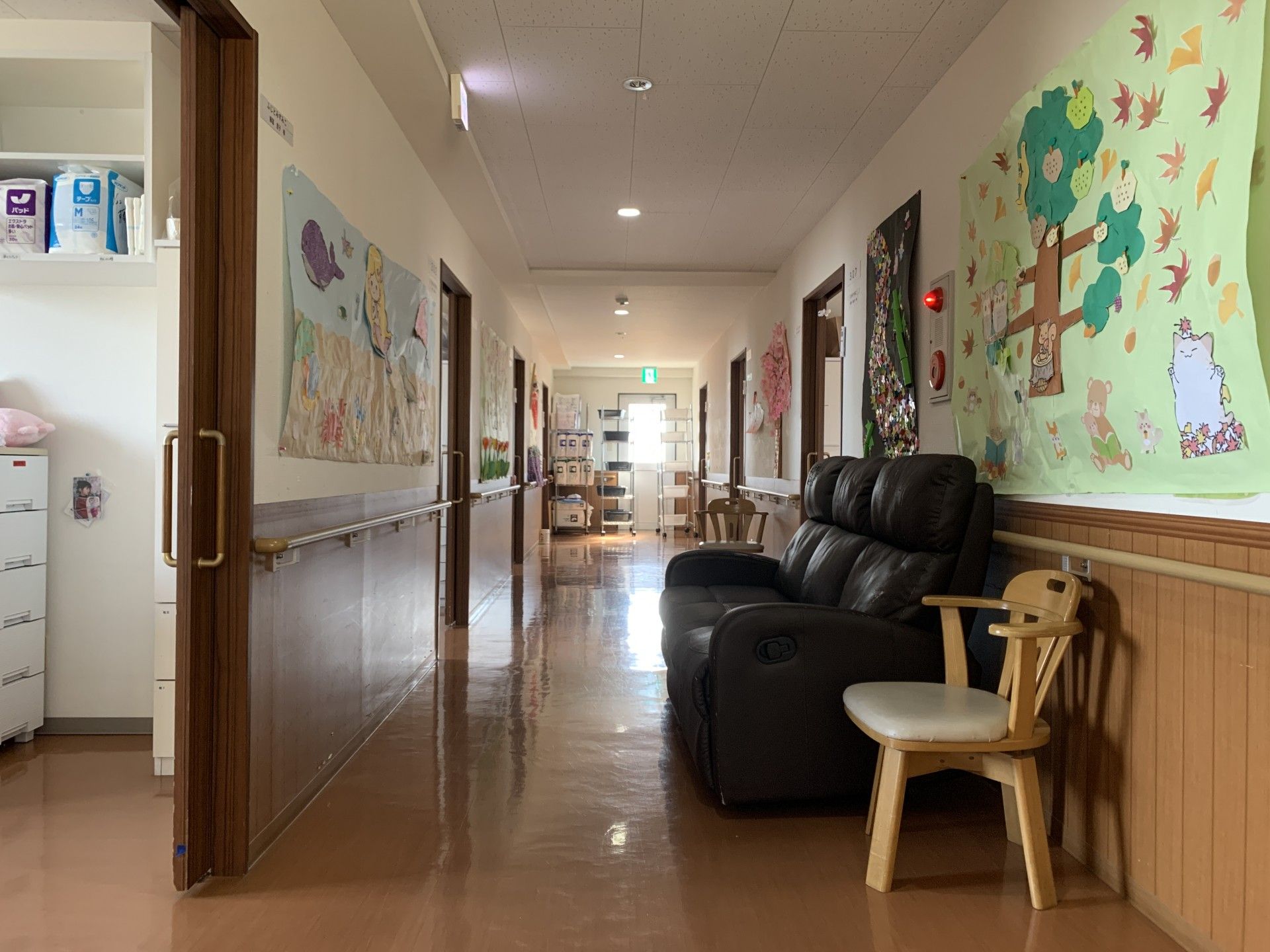 明るい廊下の様子