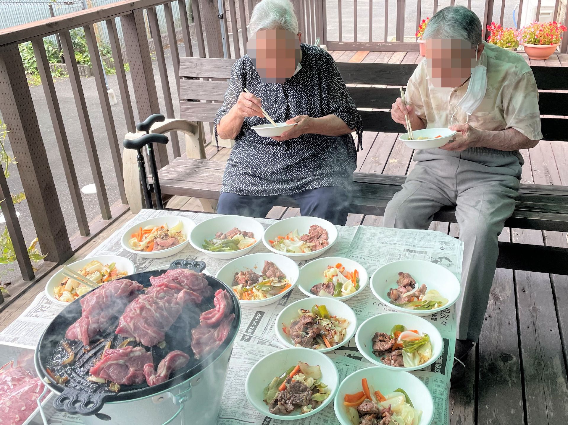 和やかな食事のひとときテラス